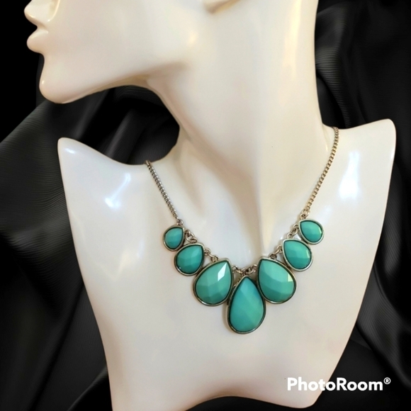 Vintage Jewelry - 5/$25 VTG Acrylic Teal Teardrop Bib Chain Necklace
